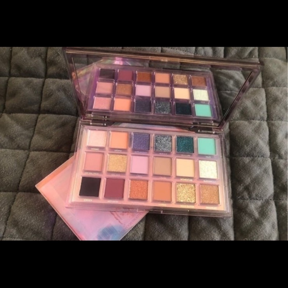 HUDA BEAUTY Mercury Retrograde Eyeshadow Palette